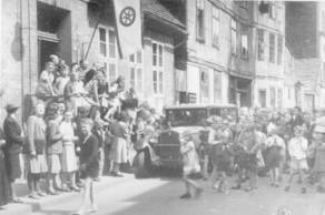 Bild Alles wartet auf den Bischof! - Schweriner Klosterstraße 1947